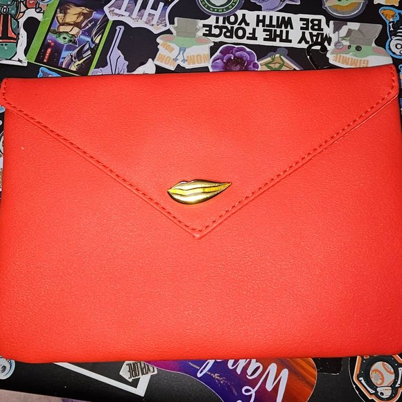 Ipsy February 2021 Sealed with a kiss cosmetic bag - Picture 2 of 3